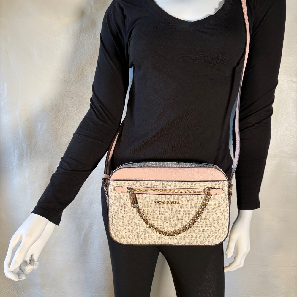 MICHAEL KORS JET SET ITEM CROSSBODY BAG - PINK